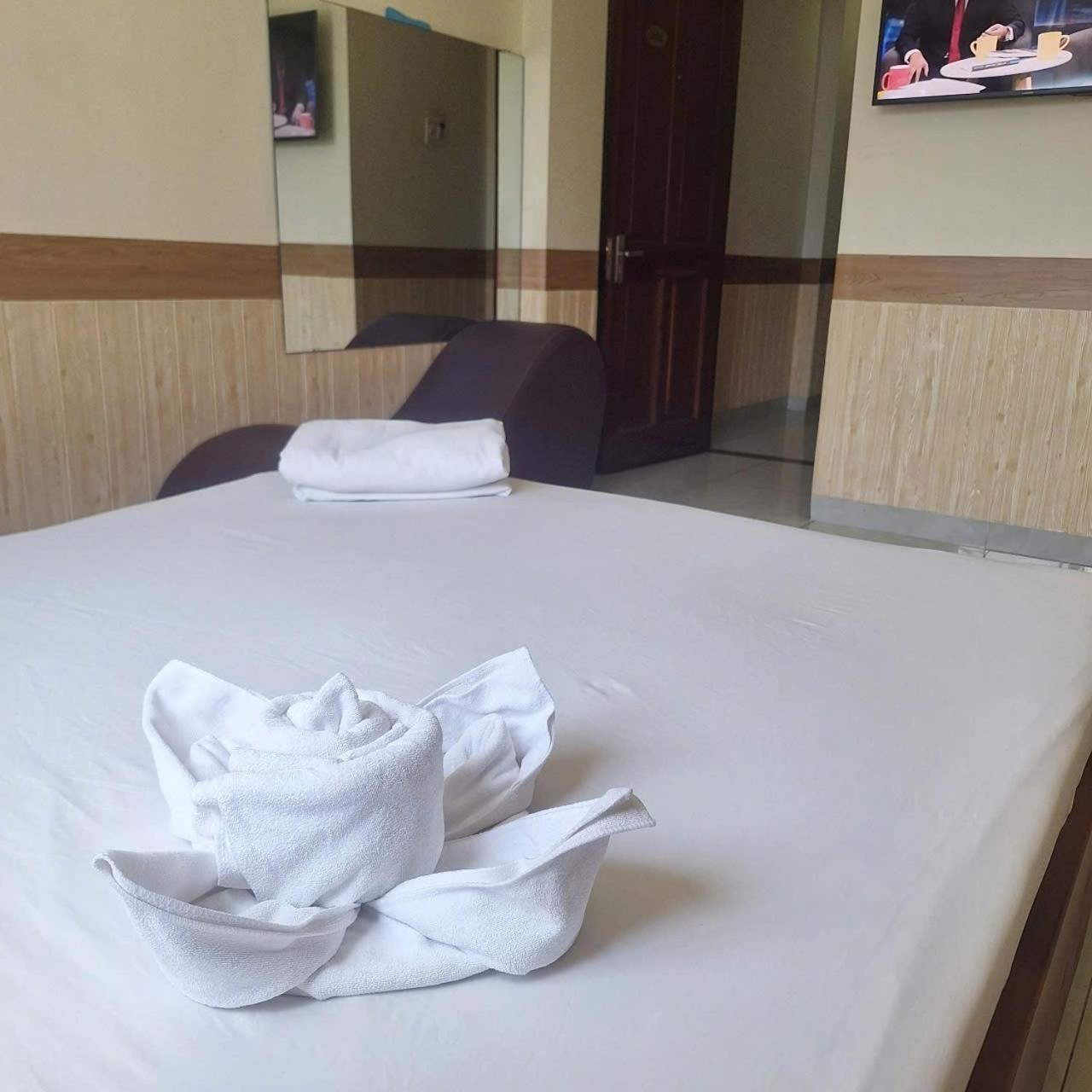 Damry Hotel Ho Chi Minh City Bagian luar foto