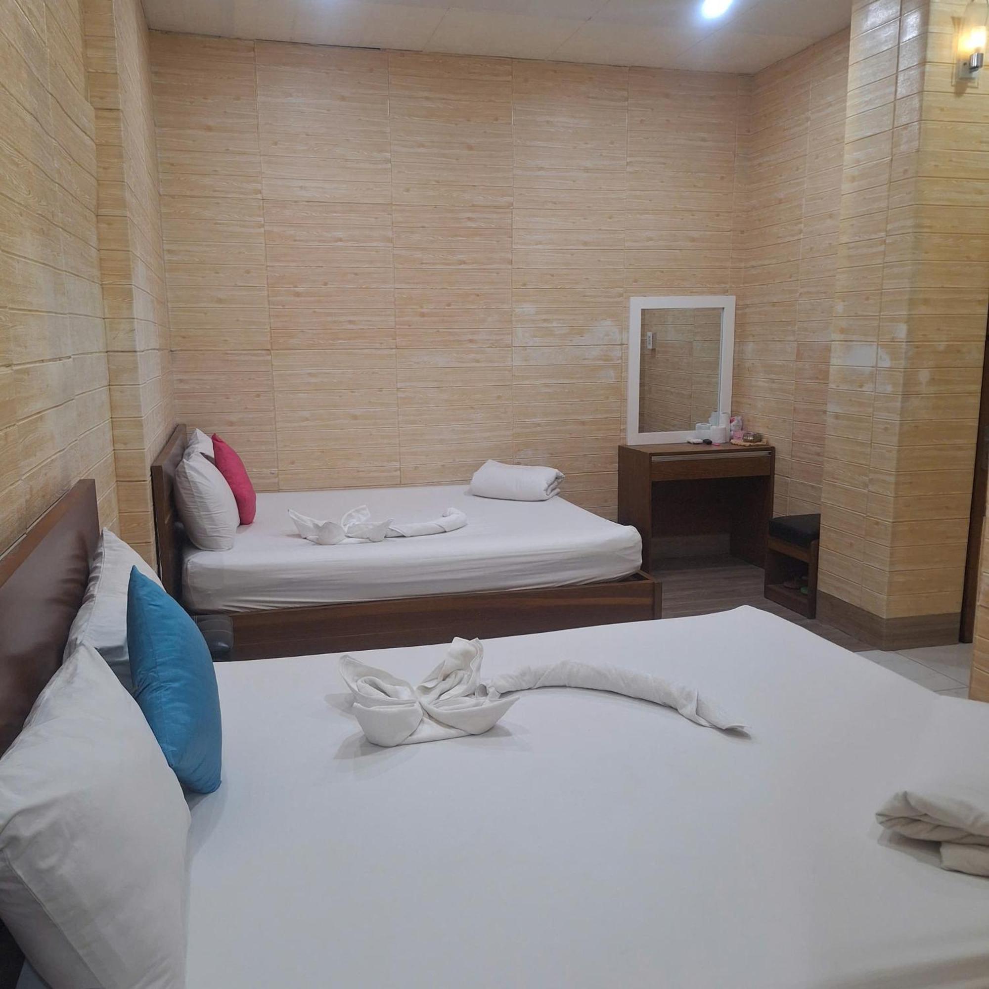 Damry Hotel Ho Chi Minh City Bagian luar foto
