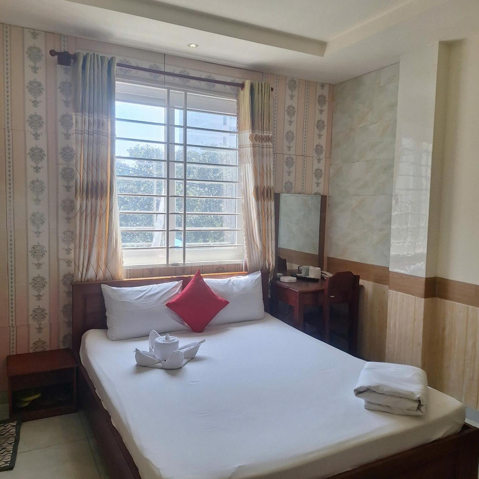 Damry Hotel Ho Chi Minh City Bagian luar foto